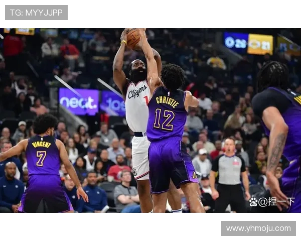 2016年NBA精彩对决国王队与老鹰队的激烈比赛回顾与分析 2016年NBA精彩对决国王队与老鹰队的激烈比赛回顾与分析